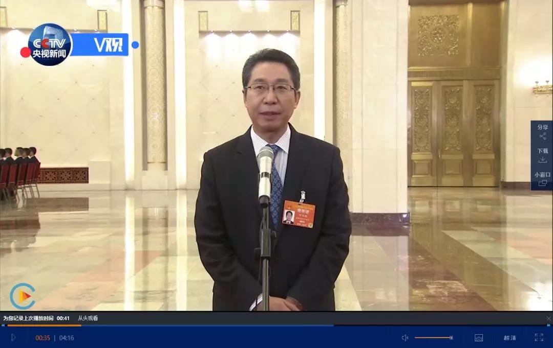 申长雨在全国两会“部长通道”接受媒体采访